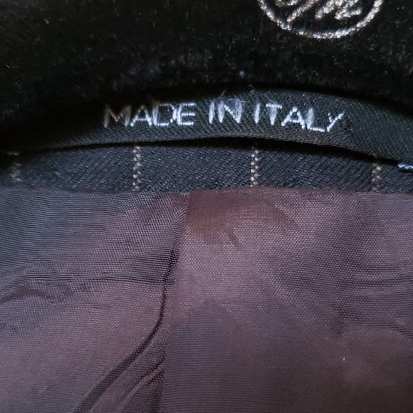 Armani Men's Suit Coat - Picture 3 of 8